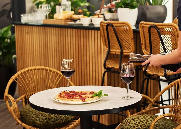 Staybridge - Parliament By Ihg 4* Hága