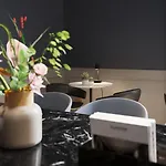 Отель Staybridge - Parliament By Ihg